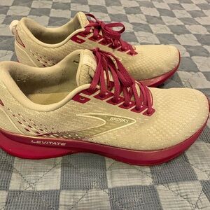 Brooks Women's Levitate Athletic Shoes -